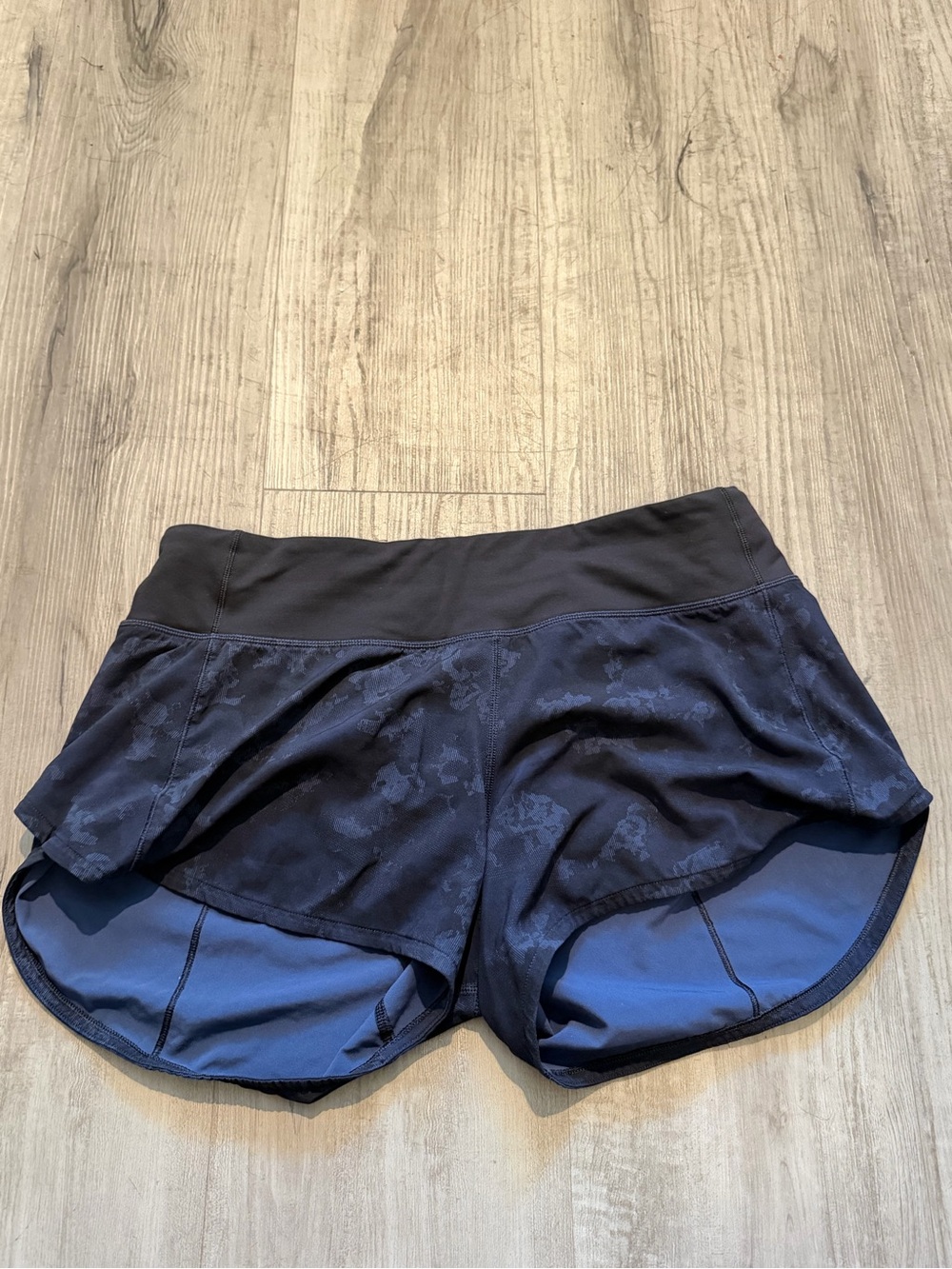 Lululemon Speed Up Shorts Navy Camo Size 6